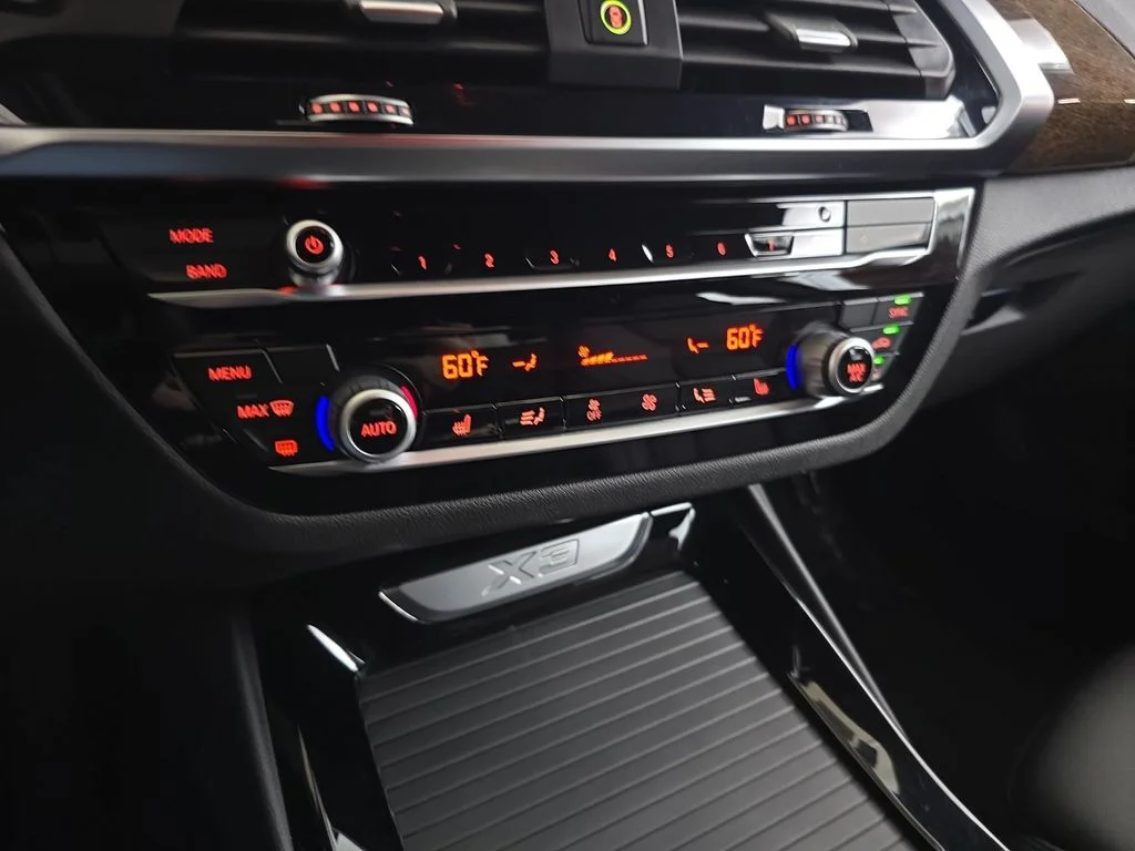 Used 2019 Silver BMW xDrive30i image 26