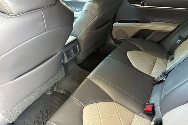 Used 2018 Brown Toyota XLE image 13