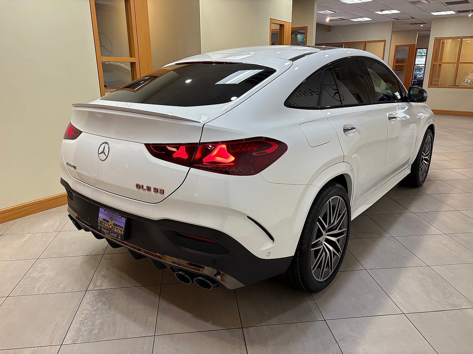 New 2027 MANUFAKTUR Moonlight White Metallic Mercedes-Benz AMG® GLE 53e image 35