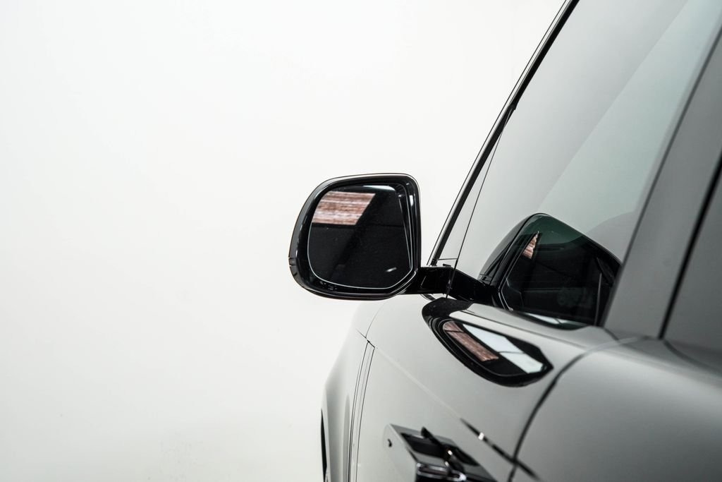 Used 2024 Black Land Rover SE image 15