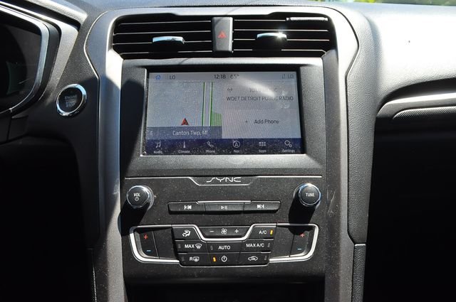 Used 2020 Black Ford SE image 31