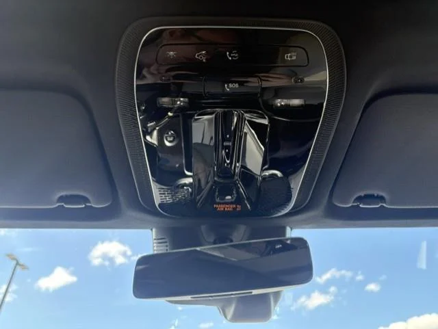 Used 2025 Black Mercedes-Benz GLC 300 image 11