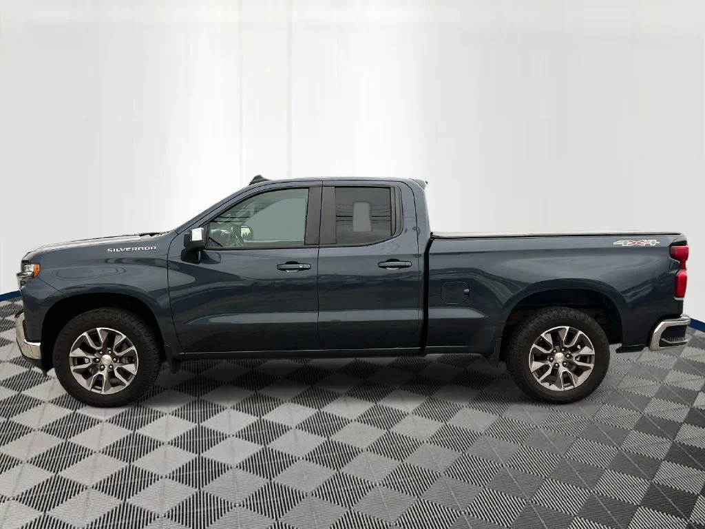 Used 2020 Chevrolet Silverado 1500 LT with VIN 1GCVYDED9LZ338532 for sale in Eastpointe, MI
