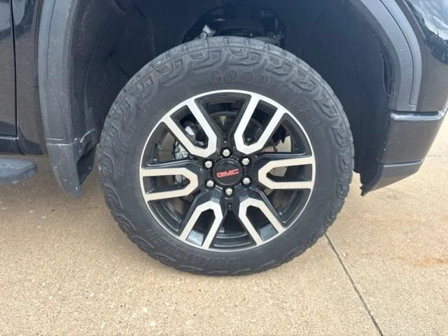 Used 2024 Onyx Black GMC AT4 image 24