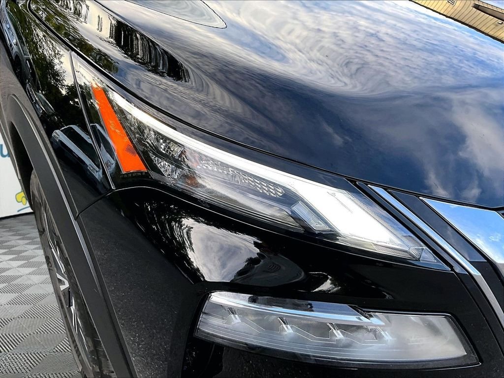 Used 2021 Super Black Nissan SV image 33