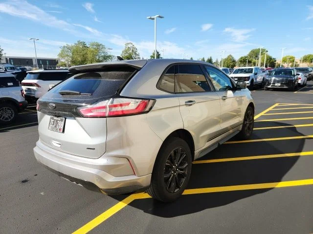 Used 2023 Silver Ford SE image 2