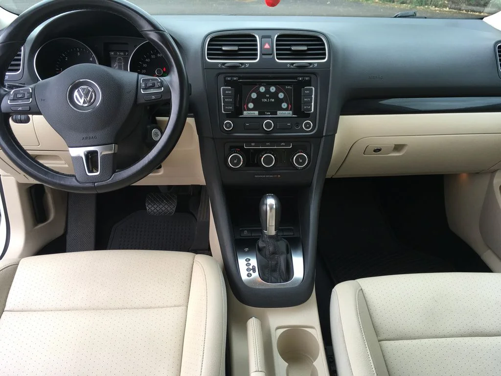 Used 2013  Volkswagen 2.0L TDI image 25