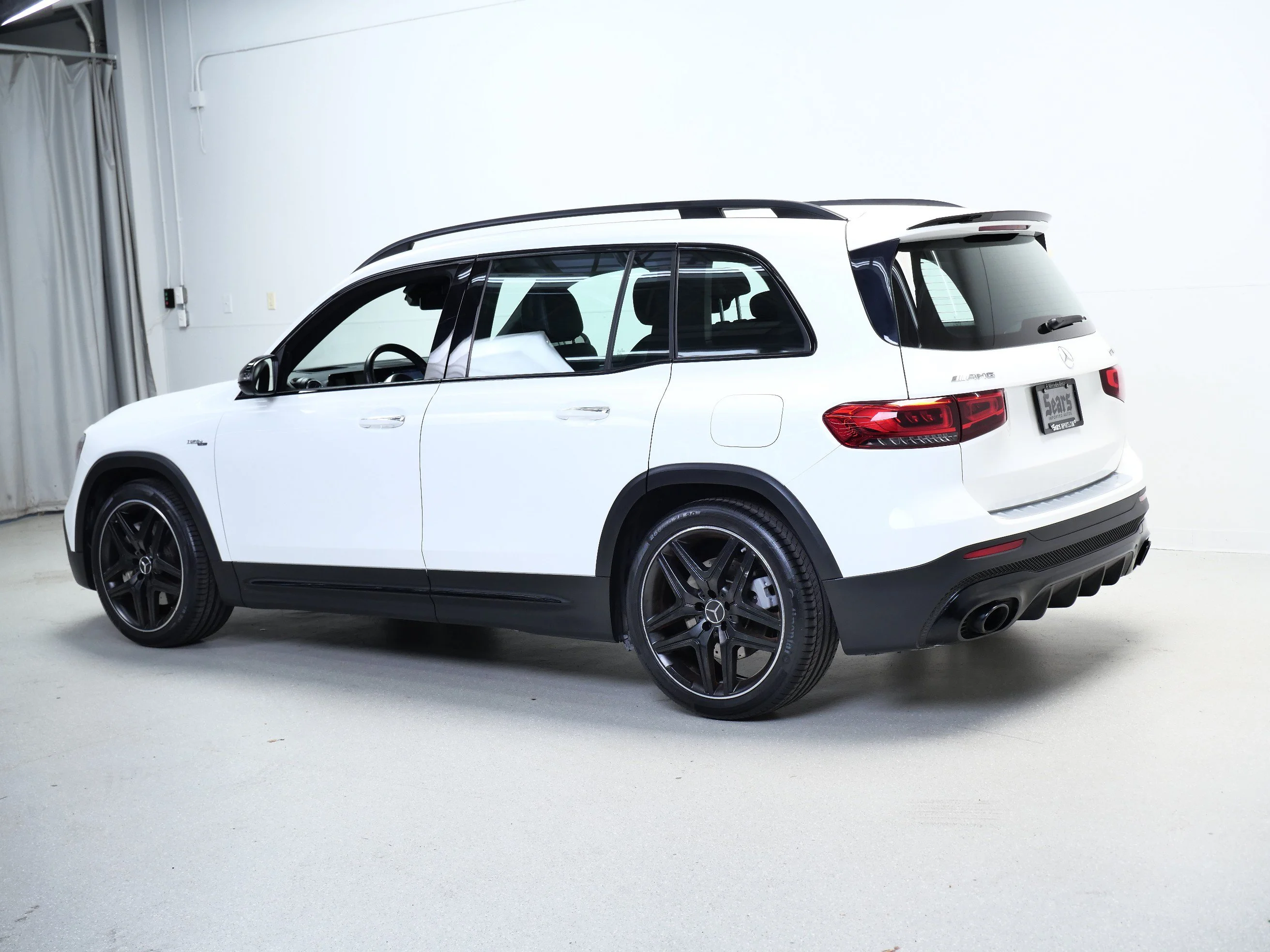 Used 2022 Polar White Mercedes-Benz AMG® GLB 35 4MATIC SUV image 11