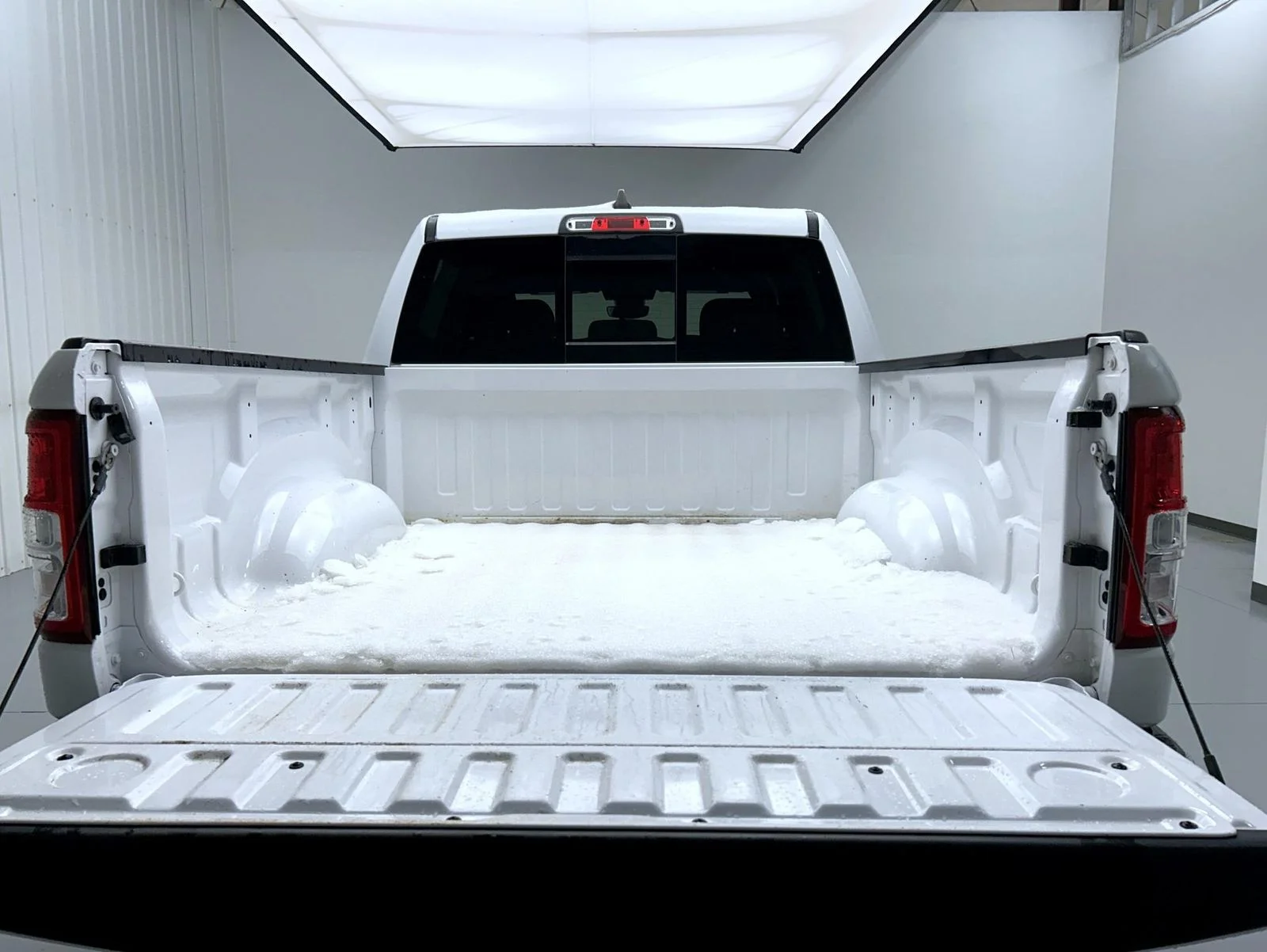Used 2023 White Ram Big Horn/Lone Star image 21