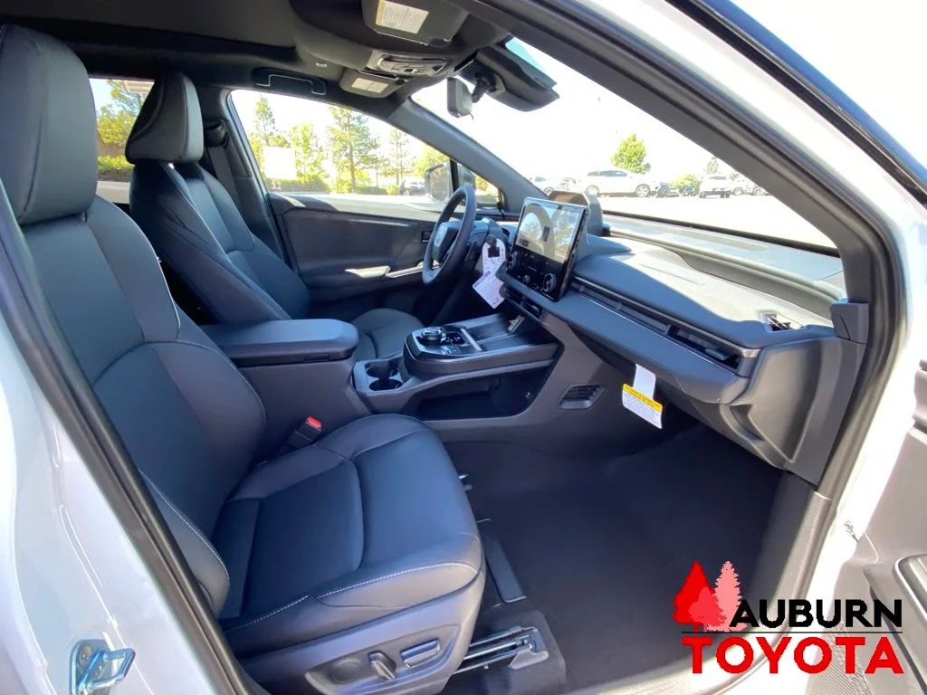 New 2026 Wind Chill Pearl with Midnight Black Metallic roof <sup>1</sup> Toyota  Limited image 13