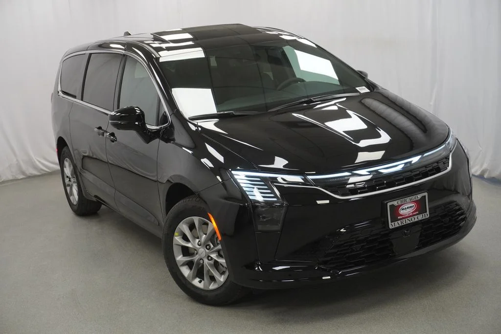 New 2027 Diamond Black Crystal Pearl-Coat Exterior Paint Chrysler Select image 8