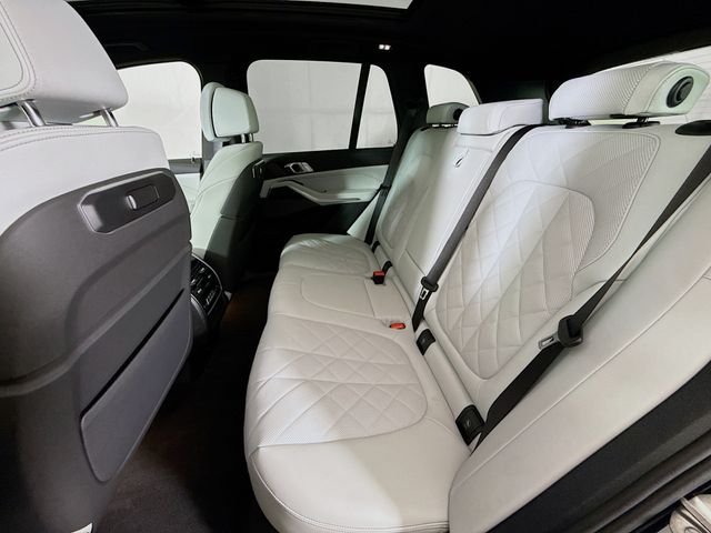 New 2026 Carbon Black Metallic BMW xDrive50e image 26