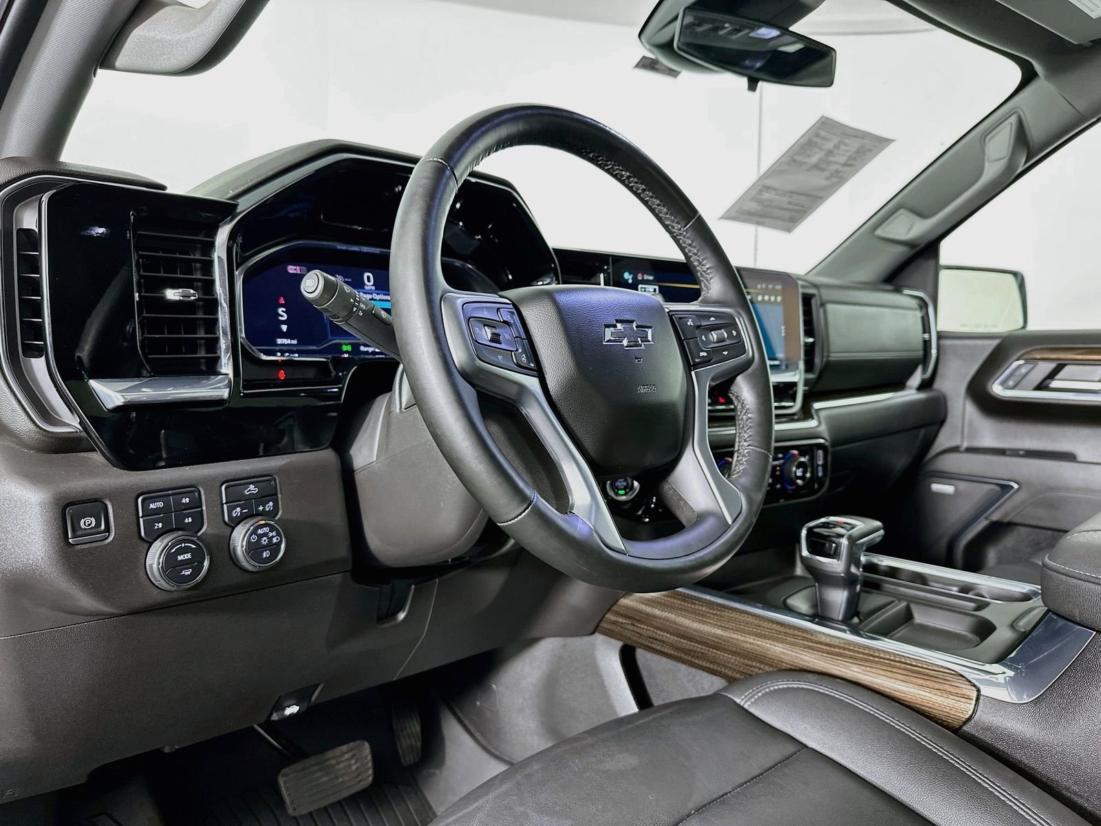 Used 2024 Sterling Gray Metallic Chevrolet LT Trail Boss image 9