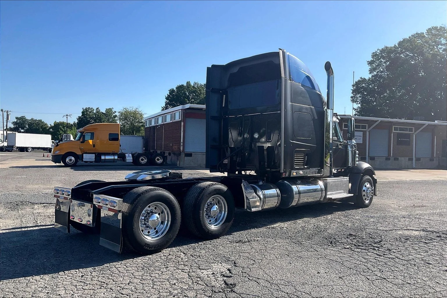 Used 2017 BLACK International  image 6