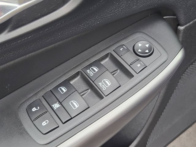 Used 2022 Gray Jeep Latitude Lux image 16
