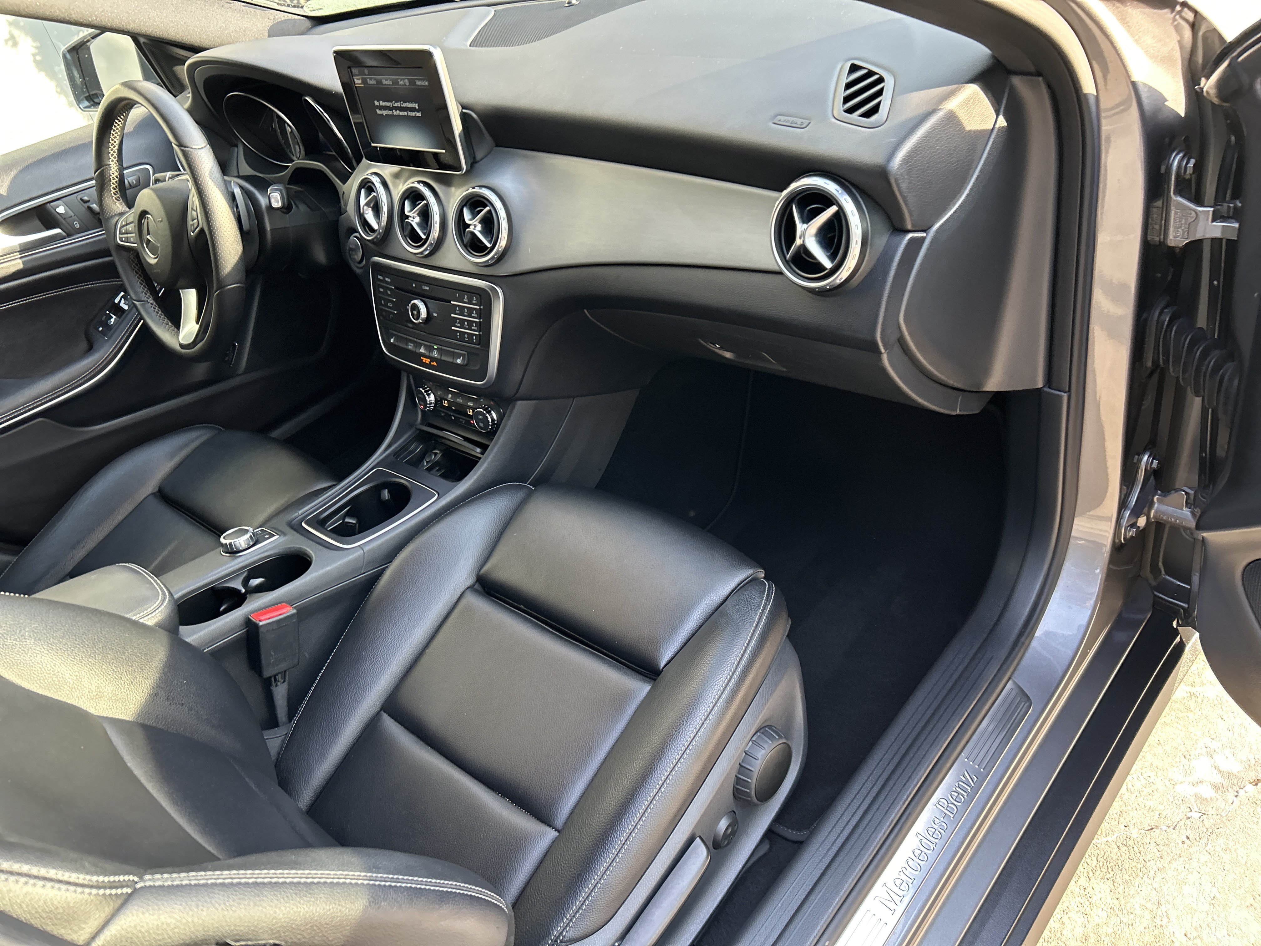 Used 2016 Mountain Gray Metallic Mercedes-Benz GLA 250 SUV image 44