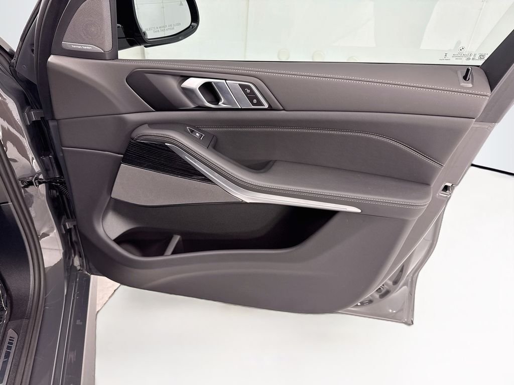 New 2026 Gray Metallic BMW xDrive40i image 24