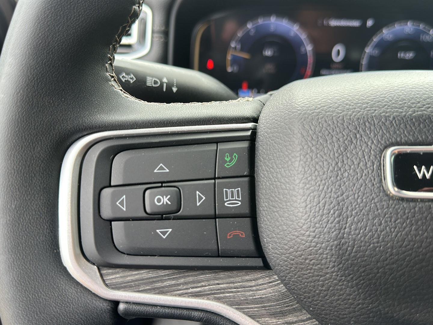 Used 2024 Diamond Black Crystal Pearlcoat Jeep Series II image 18