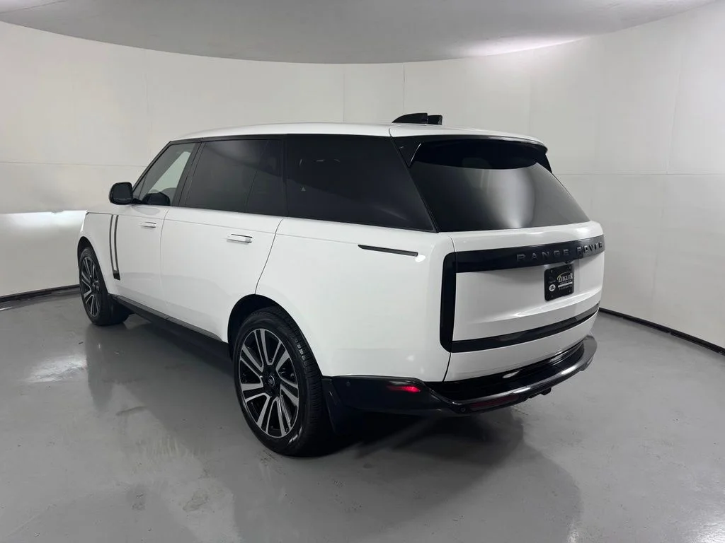 Used 2025 Fuji White Land Rover SE image 7