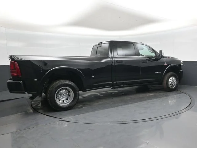 New 2026 Diamond Black Crystal Pearl-Coat Exterior Paint RAM Limited image 3
