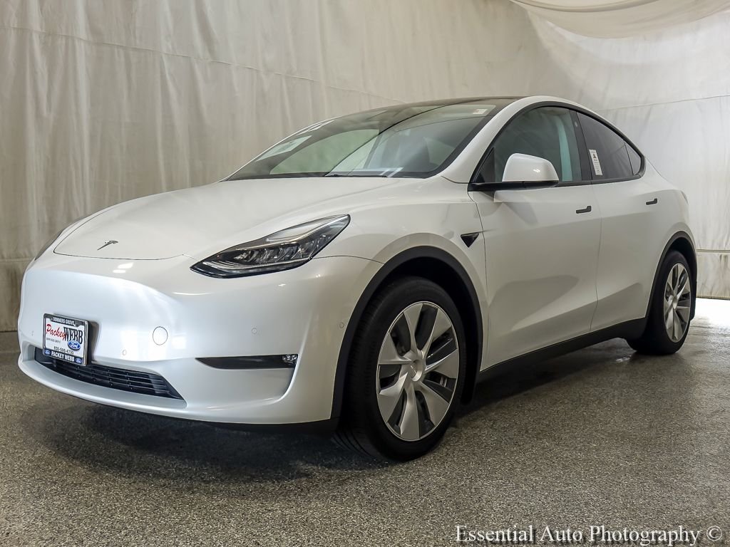 Used 2022 Tesla Model Y Long Range with VIN 7SAYGDEE1NF313595 for sale in Downers Grove, IL