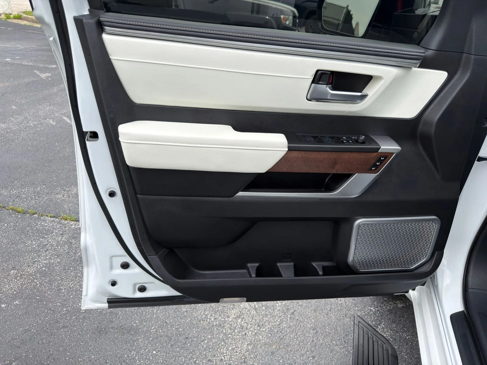 Used 2023 Beige Toyota Capstone image 11