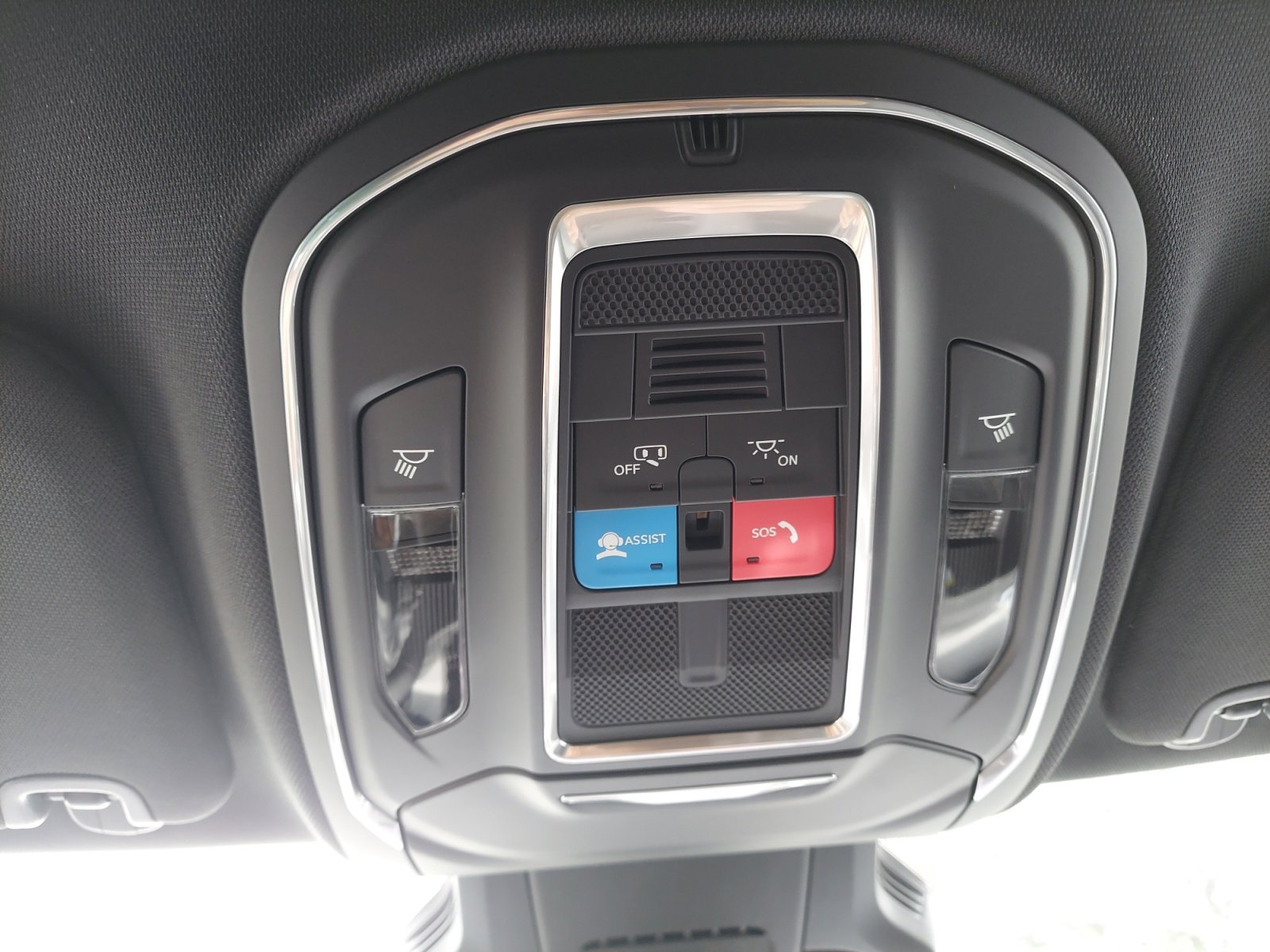 New 2026 Silver Zynith Clearcoat Jeep Laredo image 18