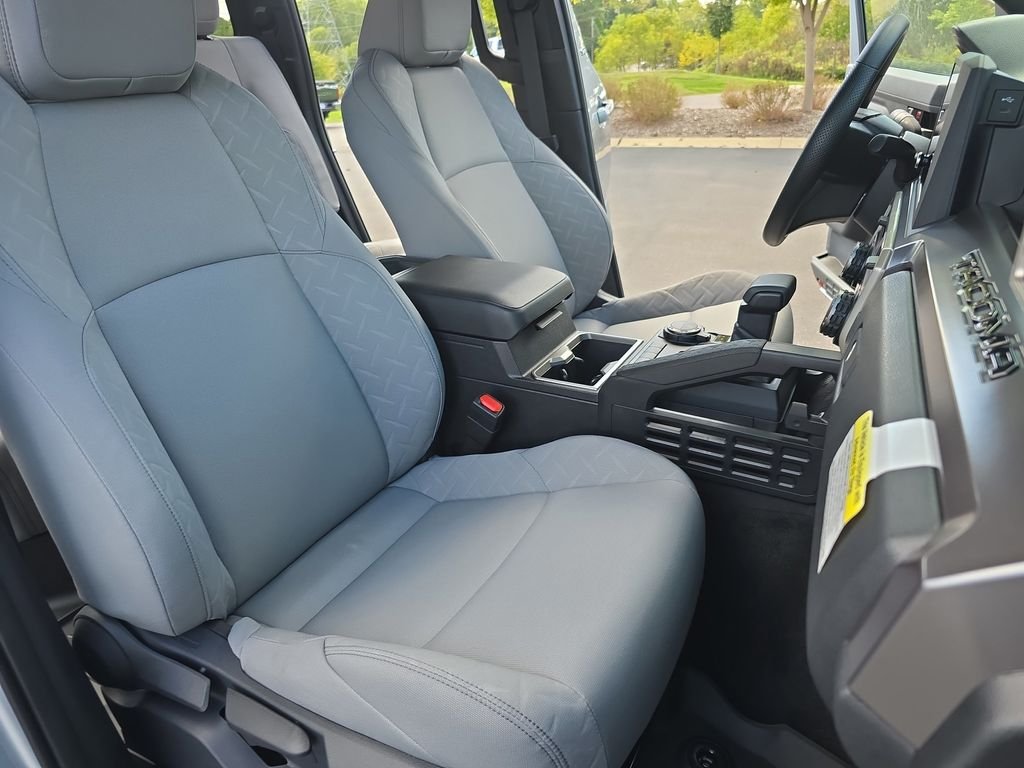 2025 Toyota Tacoma SR5 - Photo 12
