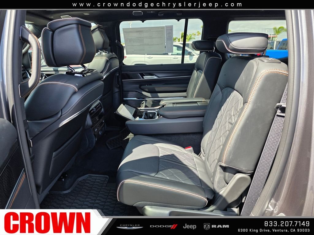 New 2026 Baltic-Gray Metallic Clear-Coat Exterior Paint Jeep Summit Reserve image 15