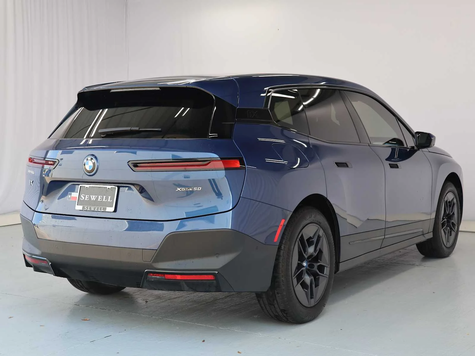 Used 2024 Phytonic Blue Metallic BMW xDrive50 image 9