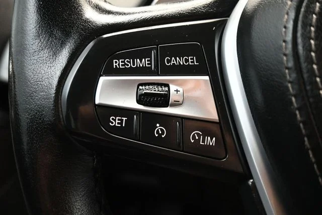 Used 2022 White BMW xDrive40i image 24