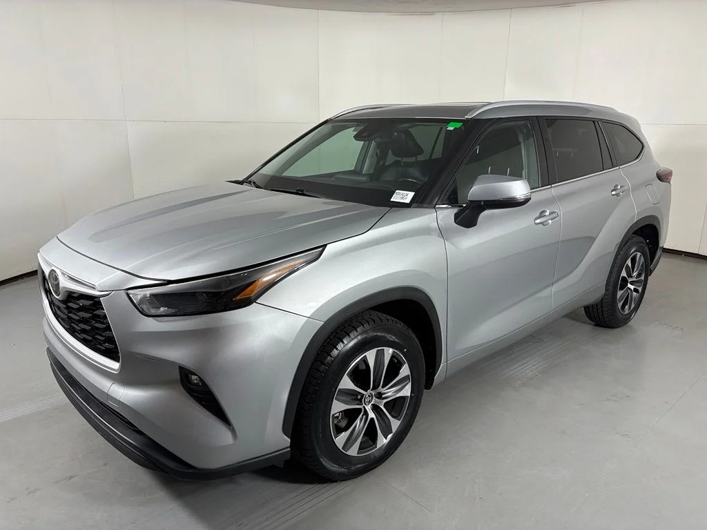 Used 2024 Silver Toyota XLE image 4