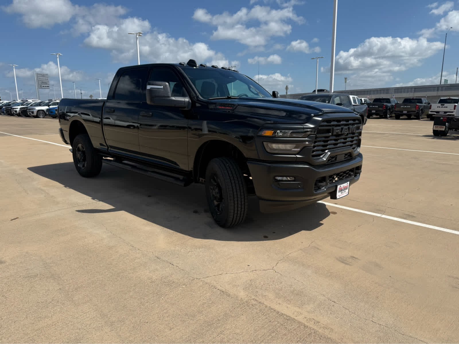 New 2026 Diamond Black Crystal Pearl-Coat Exterior Paint RAM Tradesman image 4