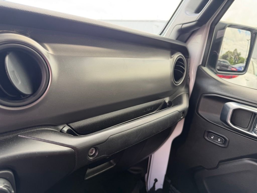 Used 2023 White Jeep Sport S image 21