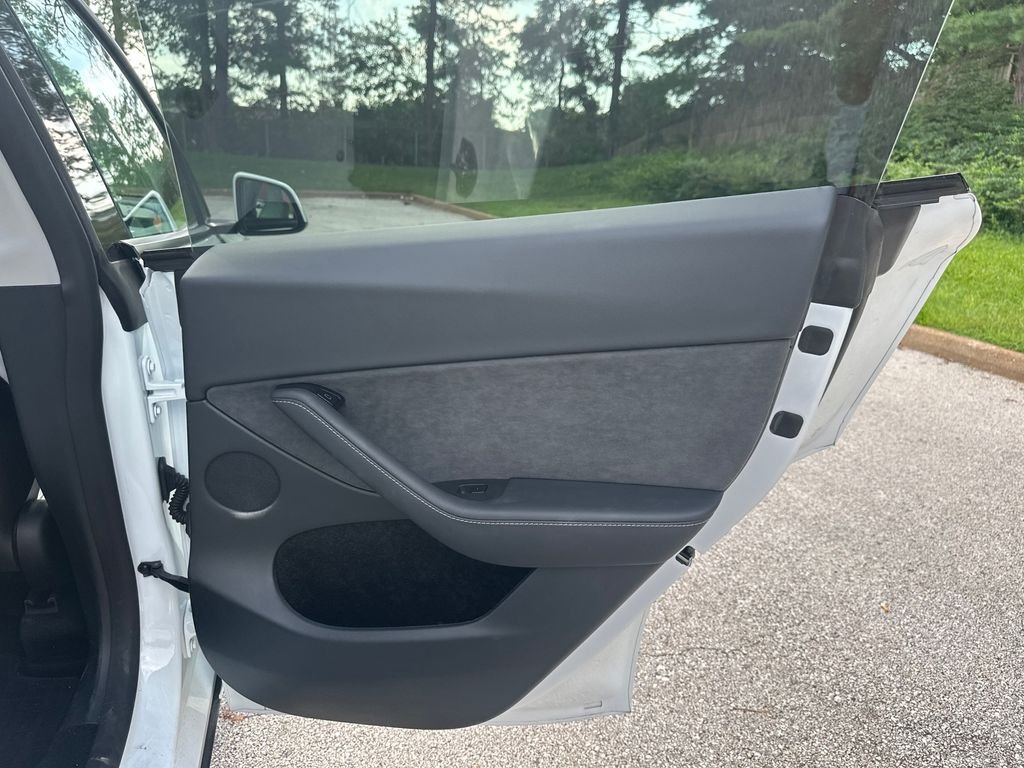 Used 2025  Tesla Long Range image 23