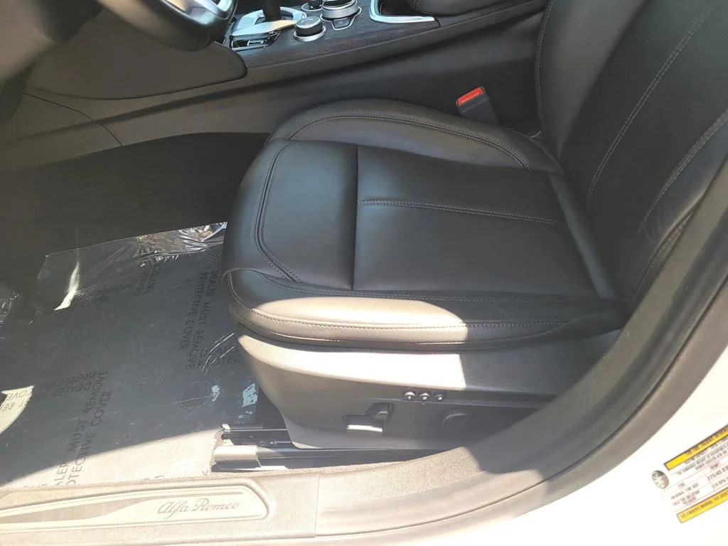 Used 2021 White Alfa Romeo  image 16
