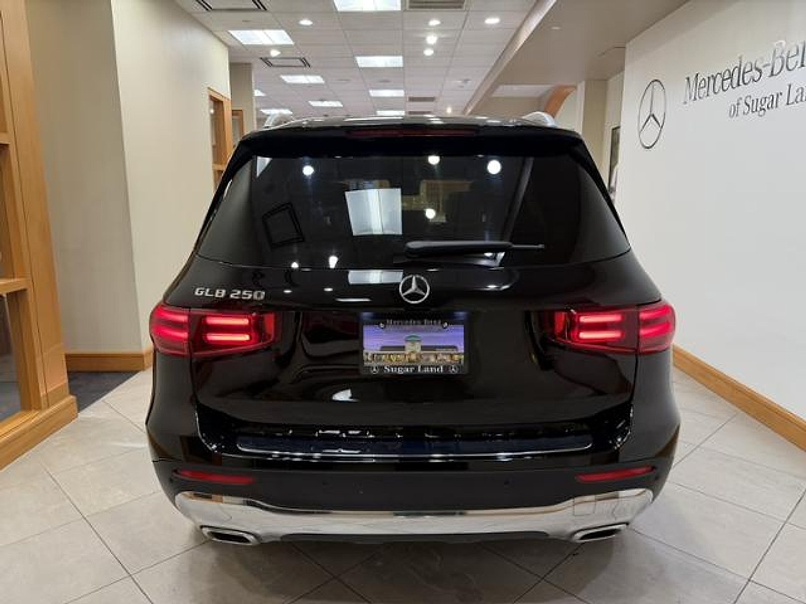 Used 2025 Night Black Mercedes-Benz  image 4
