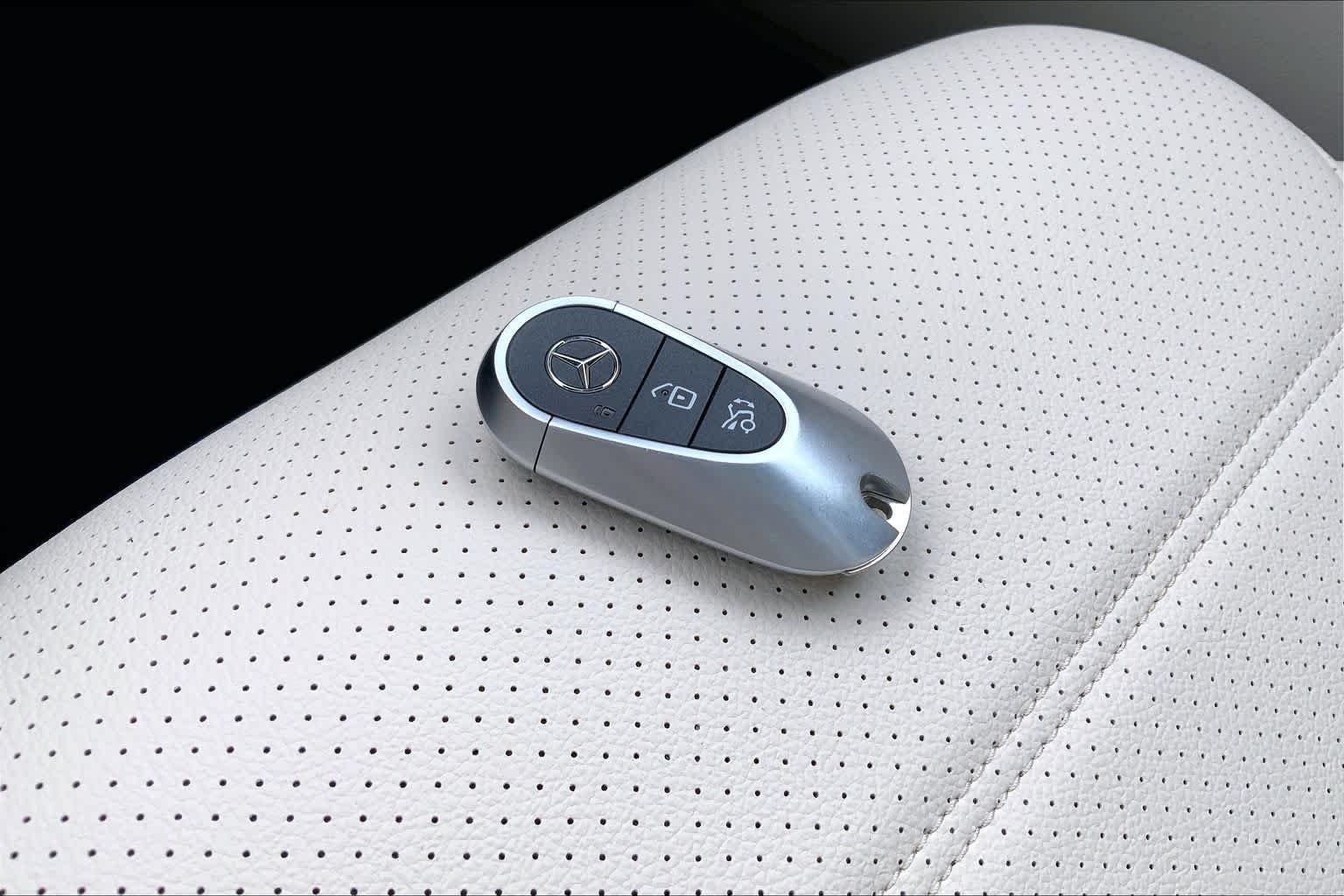 Certified Used 2025 Polar White Mercedes-Benz GLC 300 image 15
