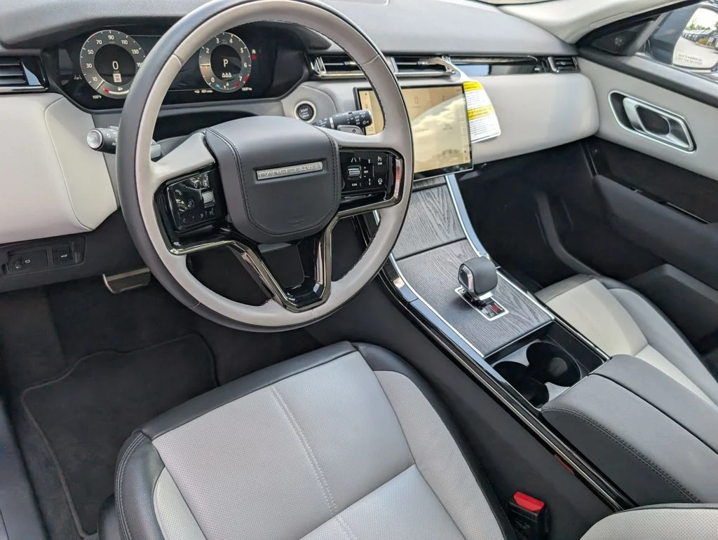 Certified Used 2025 Gray Land Rover Dynamic SE image 4