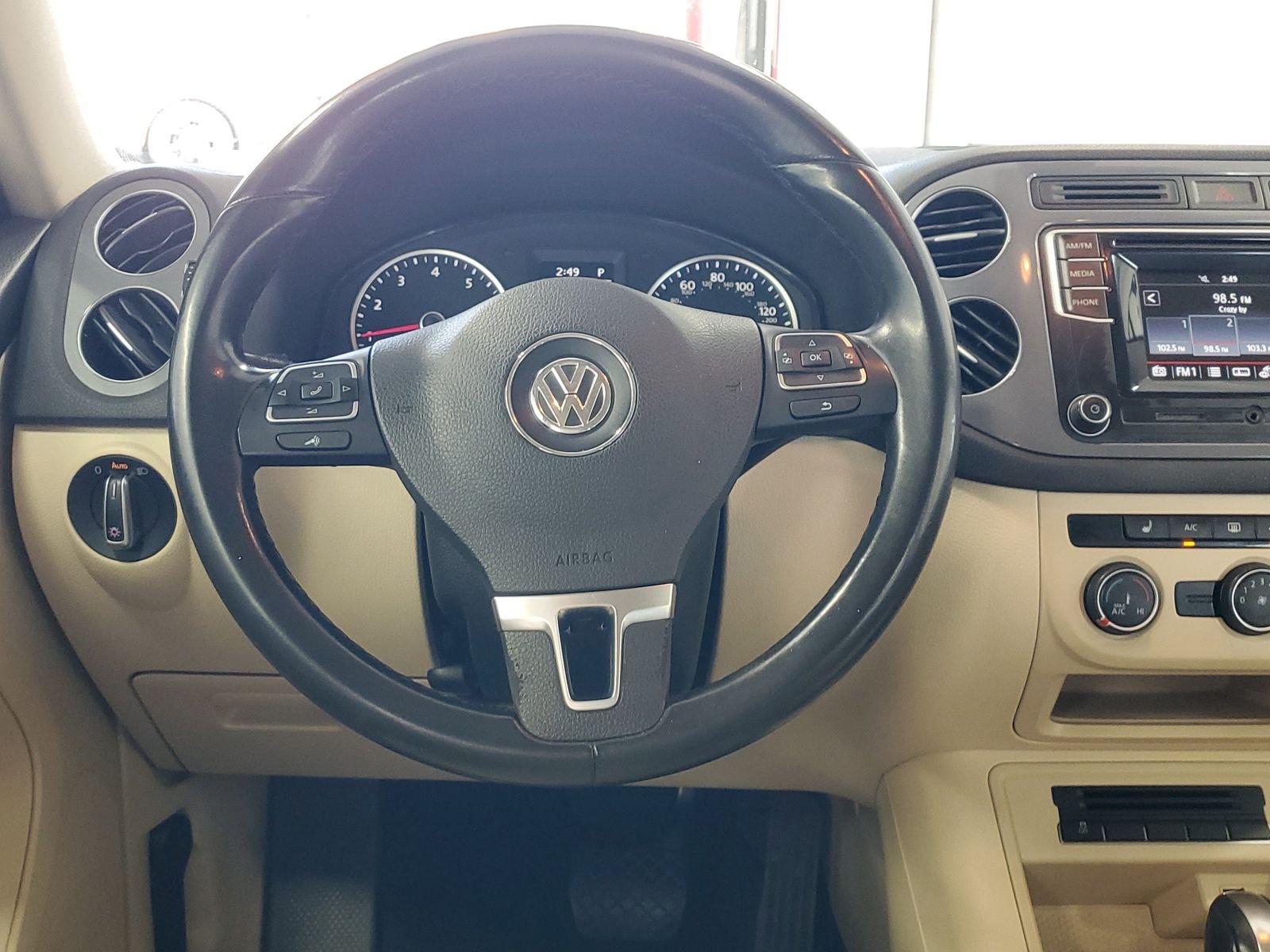 Used 2016 Red Volkswagen S image 27