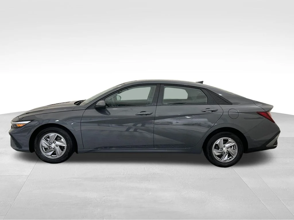 Used 2025 Gray Hyundai SE image 2