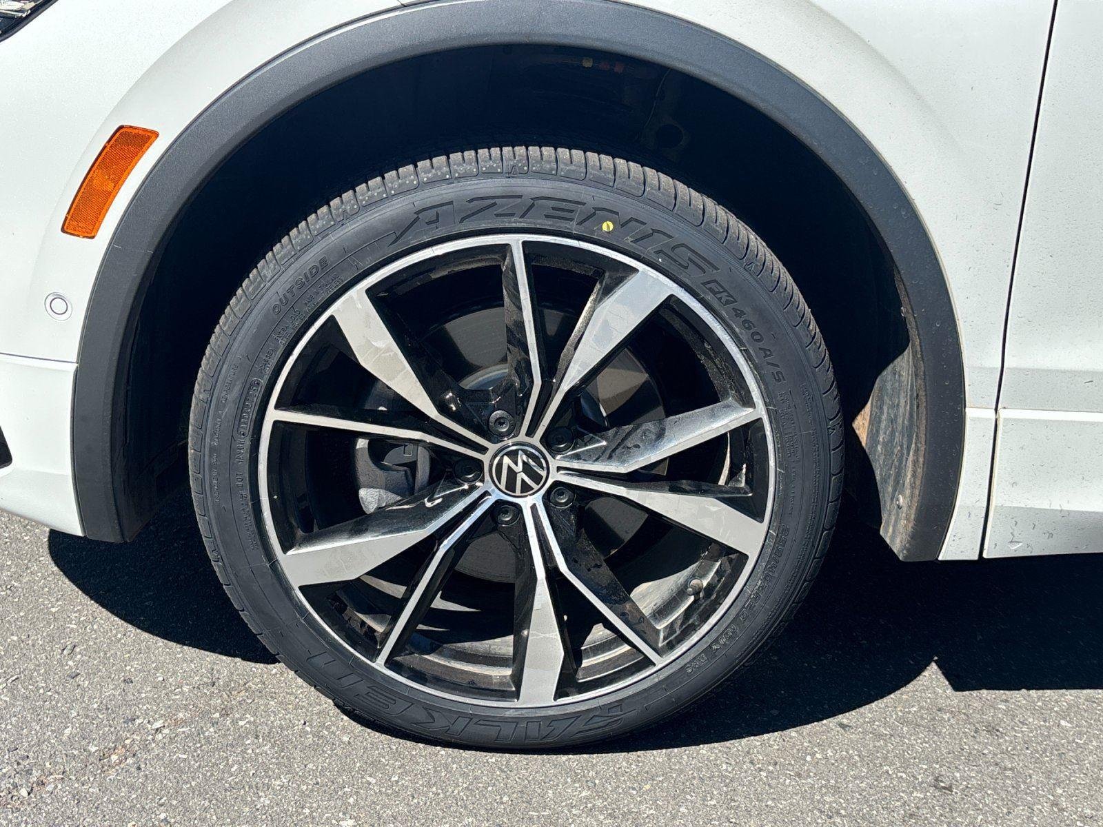 Used 2022  Volkswagen SEL R-Line image 10