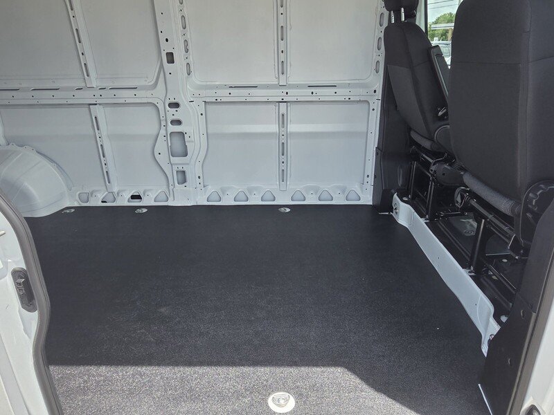New 2026 Bright White Clear-Coat Exterior Paint RAM TRADESMAN 2500 HIGH ROOF 159" WB W/PASS SEAT image 11