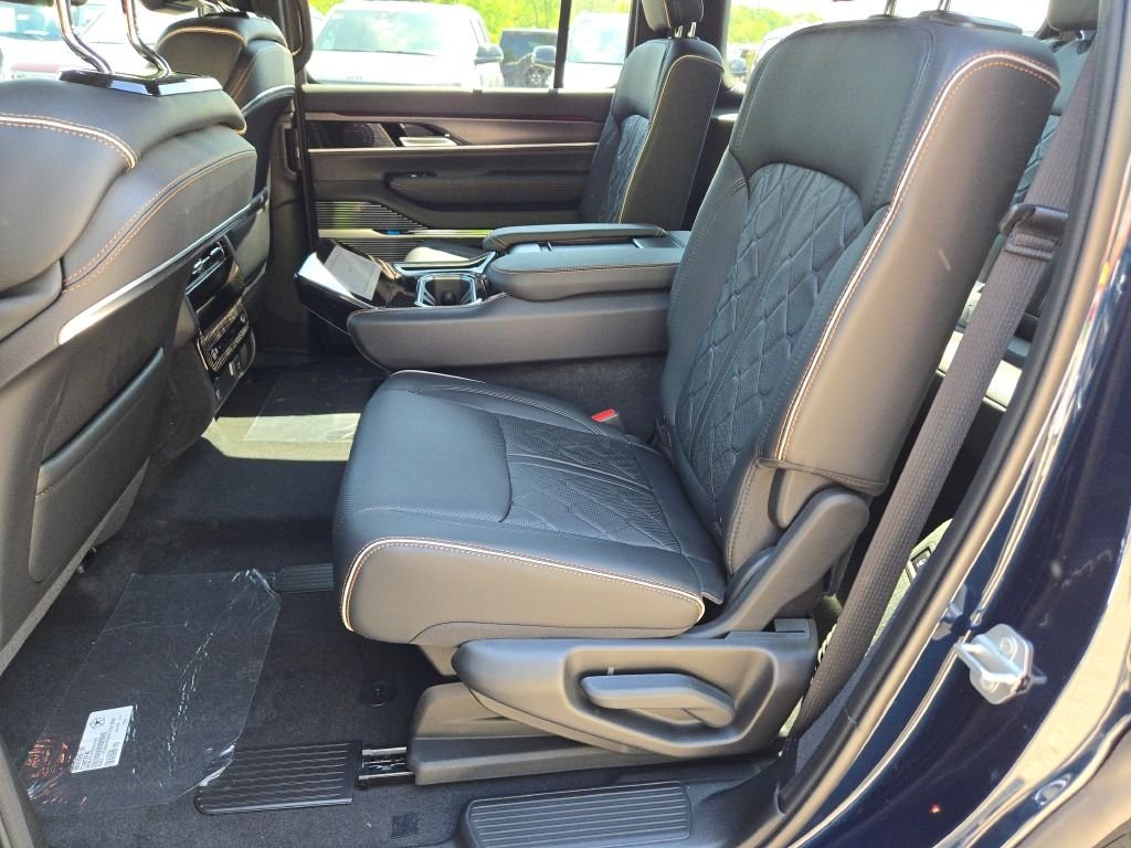 New 2026 Fathom Blue Pearl-Coat Exterior Paint (Late Availability) Jeep Summit Reserve image 20