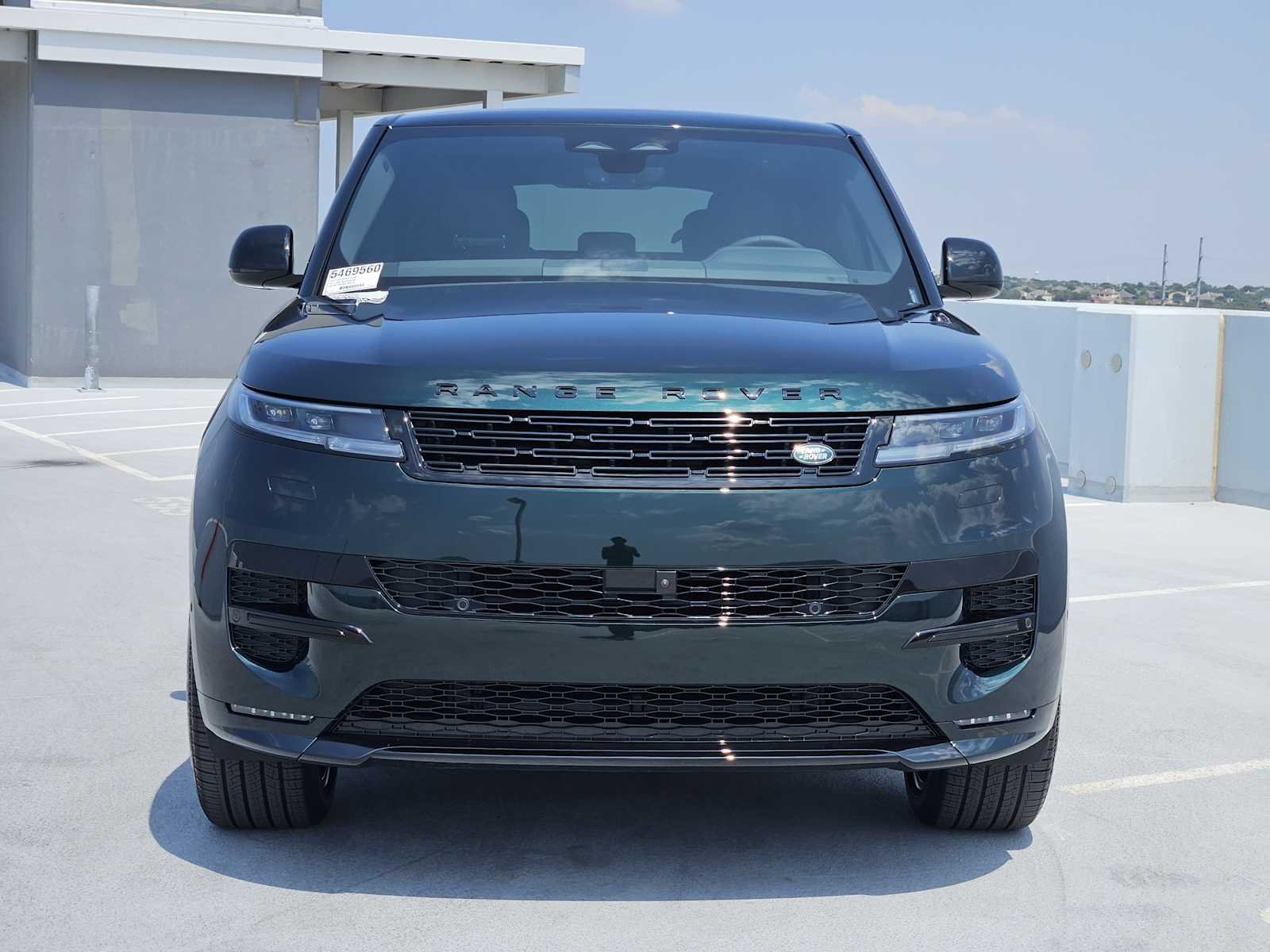 New 2027 British Racing Green LAND ROVER Dynamic SE P400 image 2