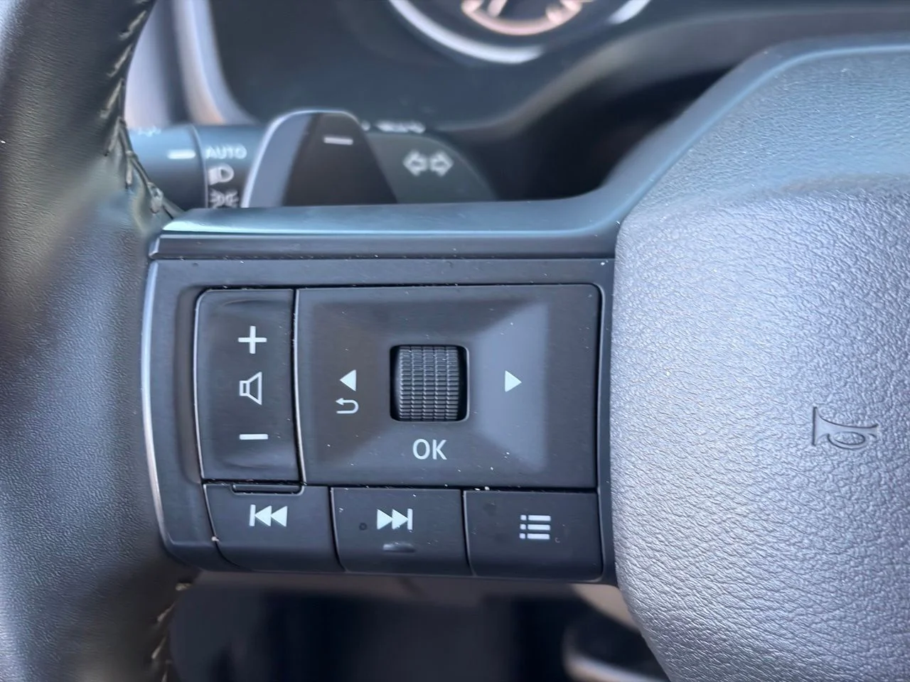 Used 2025 Deep Ocean Blue Pearl Nissan SV image 27