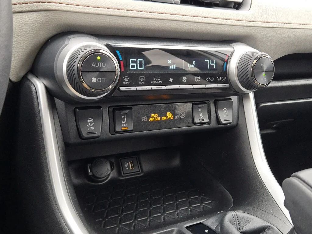 Used 2023 Silver Toyota XLE image 28