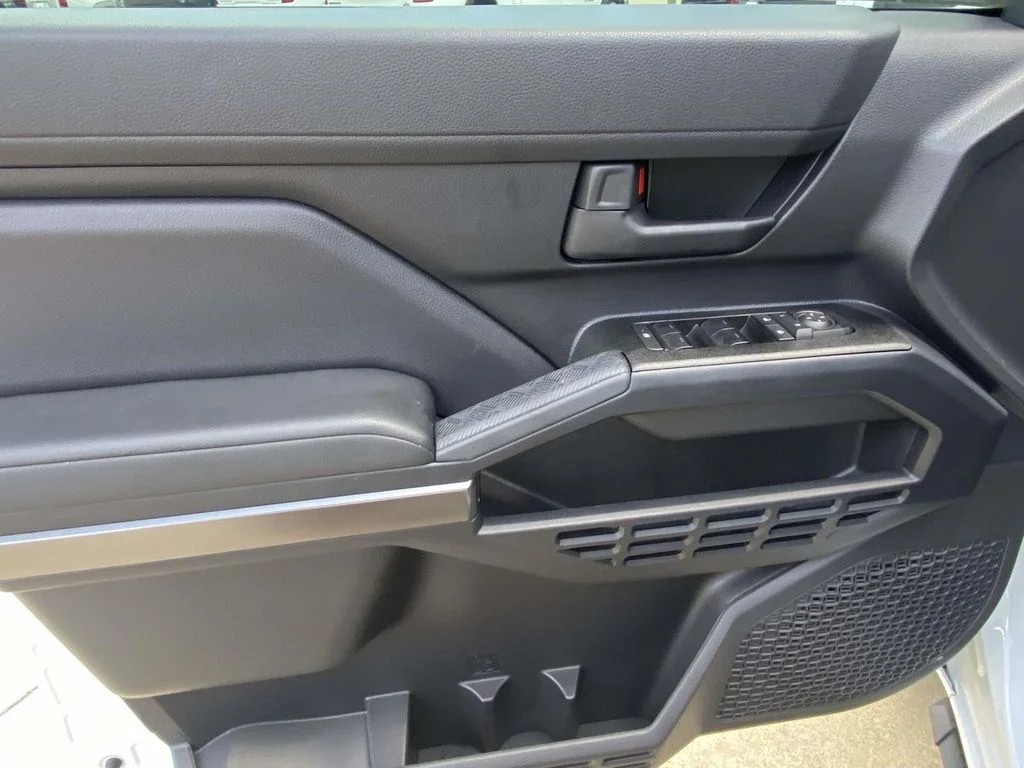 Used 2025 White Toyota SR5 image 19