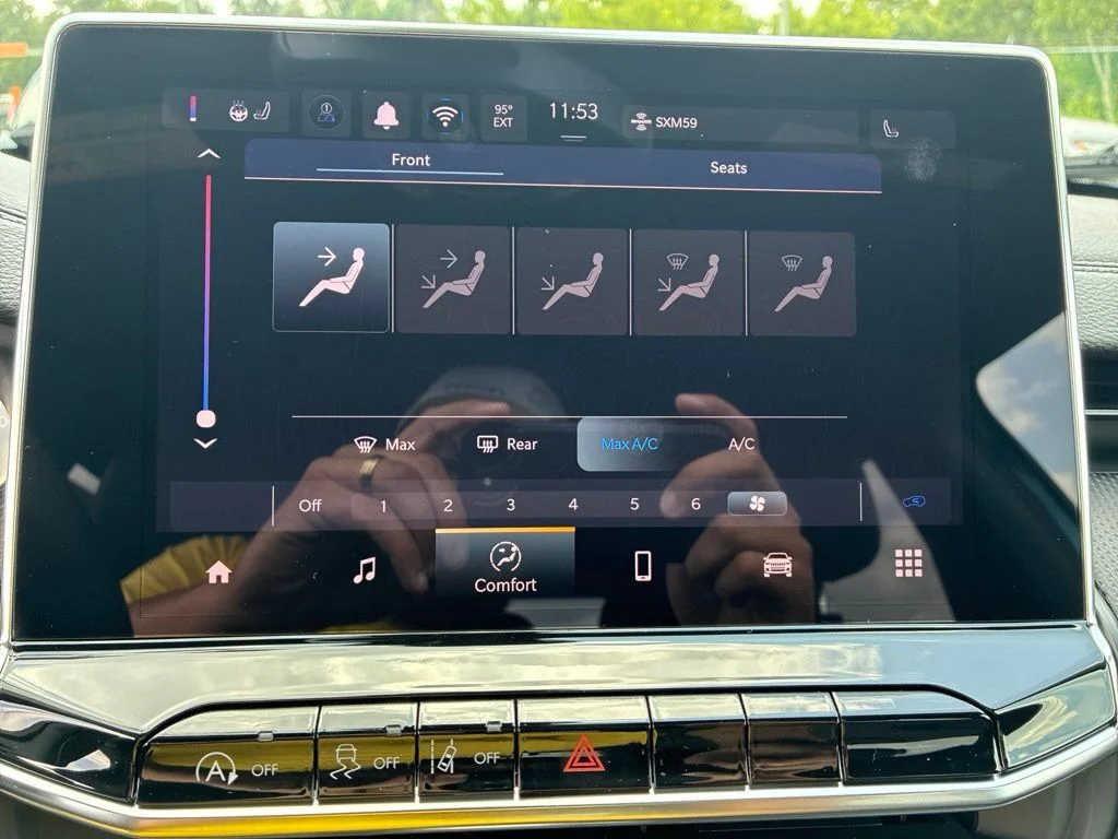 New 2026 Hydro Blue Pearlcoat Jeep Latitude image 21