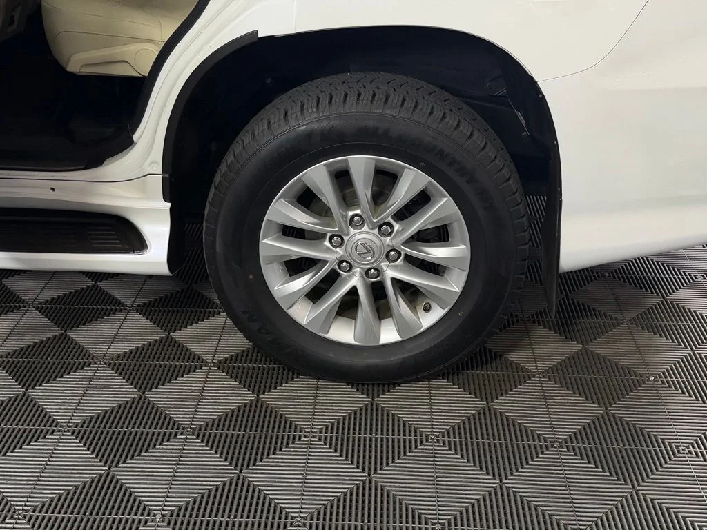 Used 2021  Lexus 460 image 11